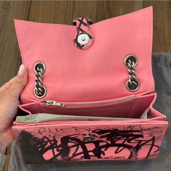 Balenciaga WOMEN'S CRUSH SMALL CHAIN BAG in graffiti pink - Picture 4 of 6